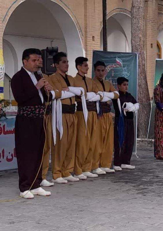 هنرمندان موسیقی آیینی برای پرورش شاگرد با چالش مواجه‌اند/ لزوم حضور پررنگ موسیقی اقوام در جشنواره‌ها